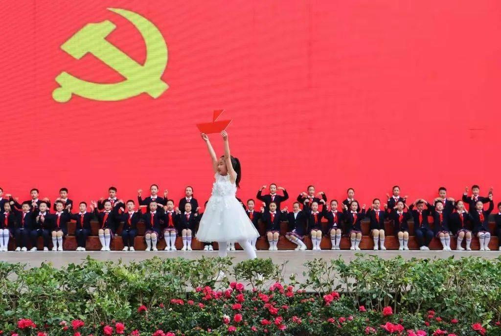 妈妈把姐姐所有衣服让给妹妹穿是什么意思？-专注于分享有趣、有用、有料的内容 - 妈妈把姐姐所有衣服让给妹妹穿是什么意思？.com